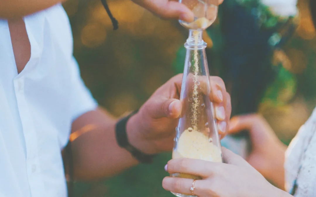 Le rituel du sable pour votre cérémonie laïque de mariage
